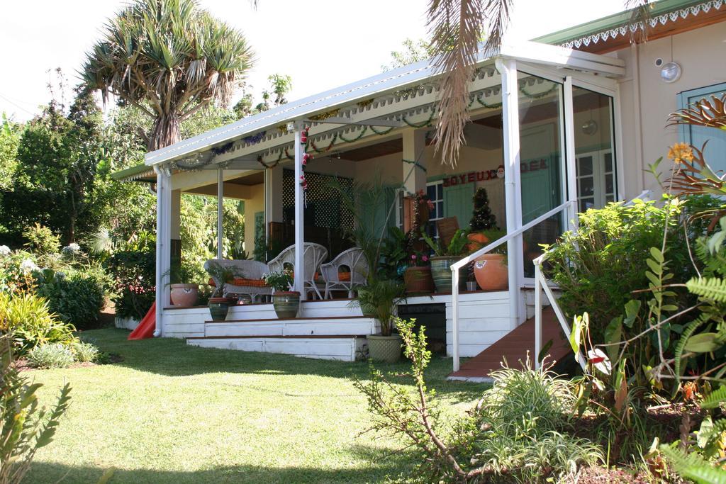 Chez Mamie Bed & Breakfast Les Avirons ภายนอก รูปภาพ
