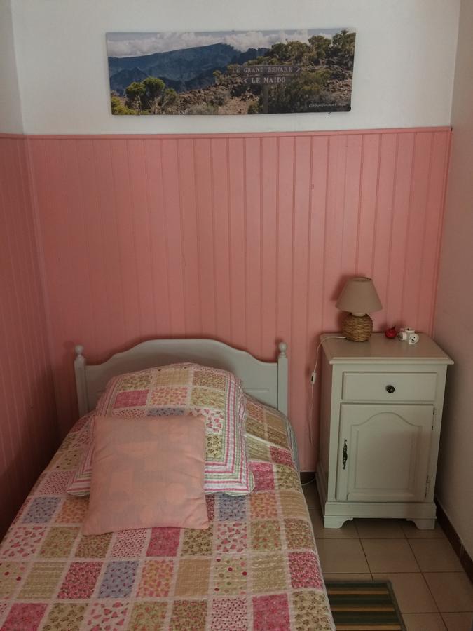 Chez Mamie Bed & Breakfast Les Avirons ภายนอก รูปภาพ