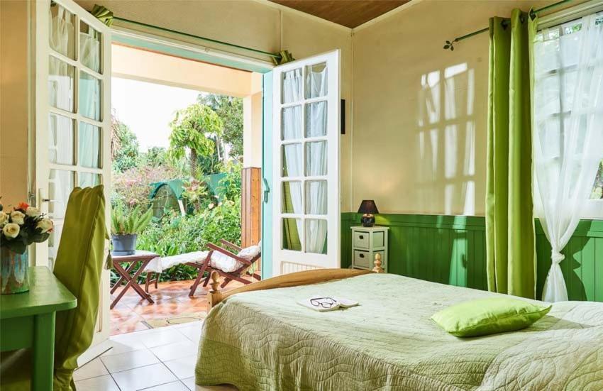 Chez Mamie Bed & Breakfast Les Avirons ภายนอก รูปภาพ