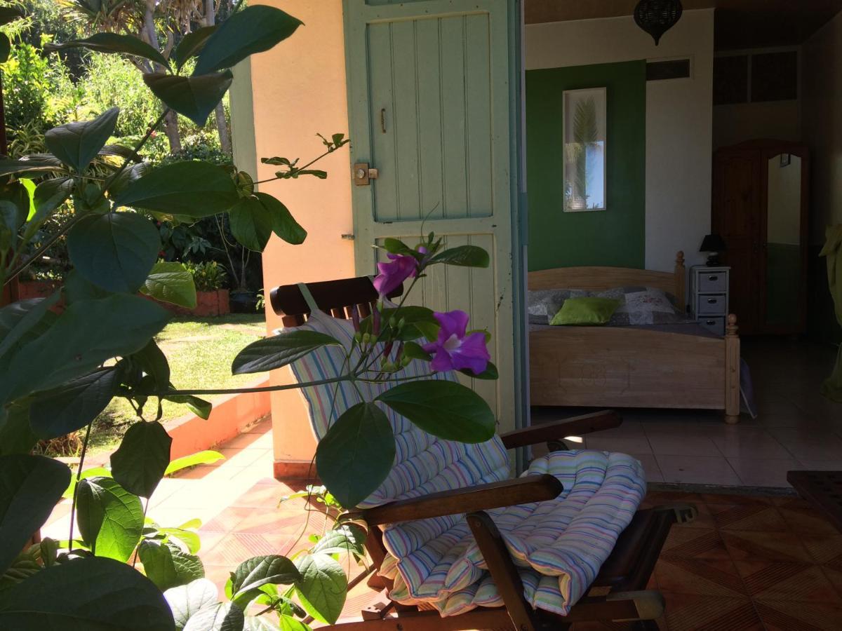 Chez Mamie Bed & Breakfast Les Avirons ภายนอก รูปภาพ